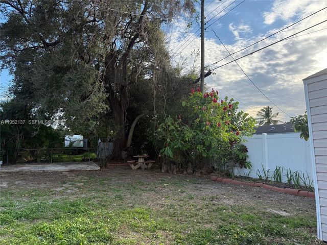 15860 SW 102 PL, Miami, FL 33157
