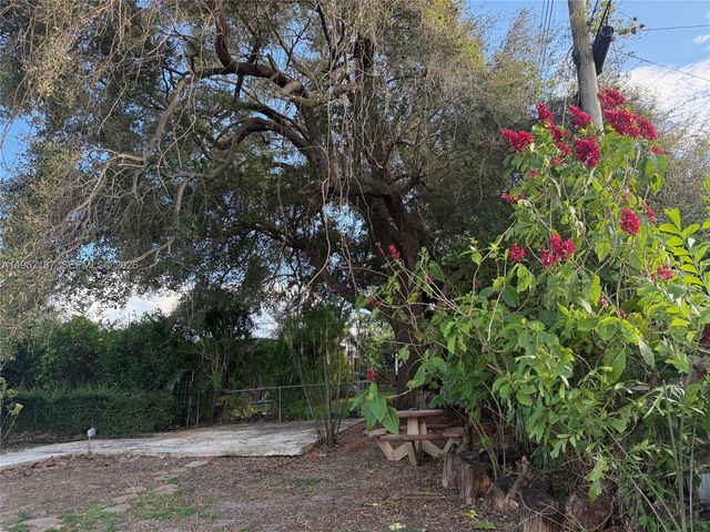 15860 SW 102 PL, Miami, FL 33157