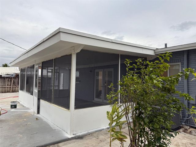 15860 SW 102 PL, Miami, FL 33157