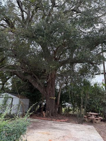 15860 SW 102 PL, Miami, FL 33157