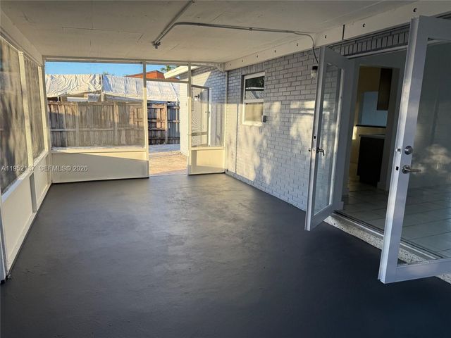 15860 SW 102 PL, Miami, FL 33157