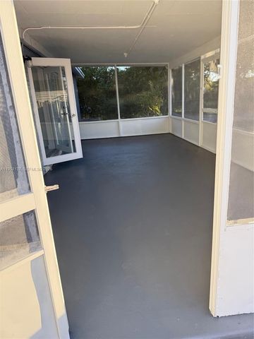 15860 SW 102 PL, Miami, FL 33157