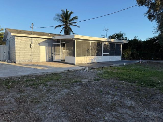 15860 SW 102 PL, Miami, FL 33157