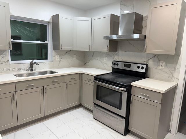 15860 SW 102 PL, Miami, FL 33157