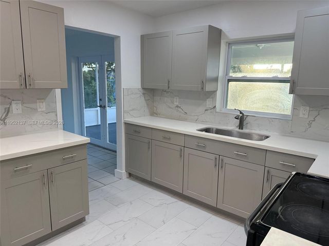 15860 SW 102 PL, Miami, FL 33157