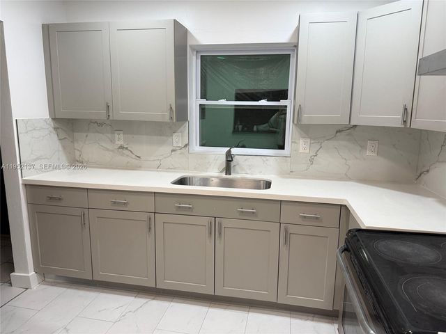 15860 SW 102 PL, Miami, FL 33157