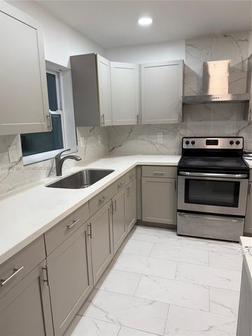 15860 SW 102 PL, Miami, FL 33157