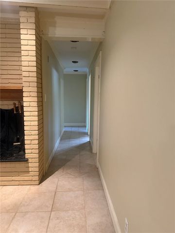 302 Montclair Dr, Corpus Christi, TX 78412