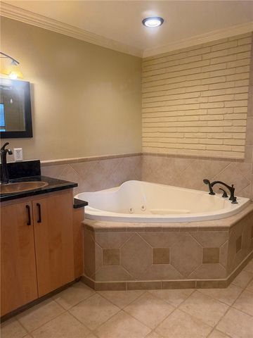 302 Montclair Dr, Corpus Christi, TX 78412