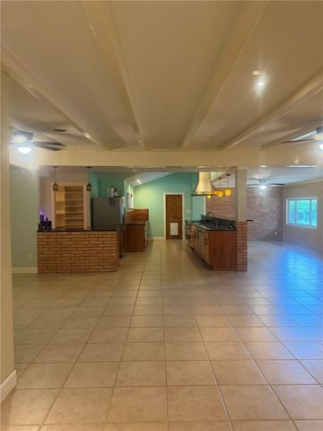 302 Montclair Dr, Corpus Christi, TX 78412