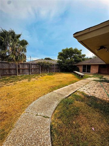 302 Montclair Dr, Corpus Christi, TX 78412