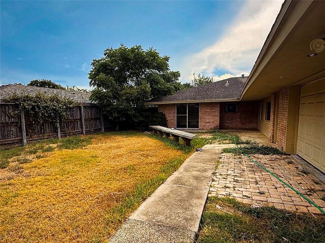 302 Montclair Dr, Corpus Christi, TX 78412