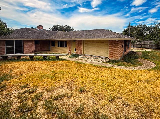 302 Montclair Dr, Corpus Christi, TX 78412