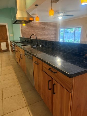 302 Montclair Dr, Corpus Christi, TX 78412