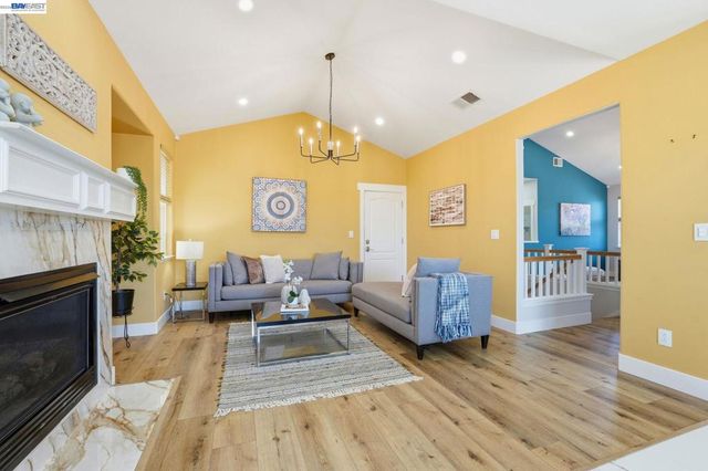 857 Bridgeway Cir, El Sobrante, CA 94803