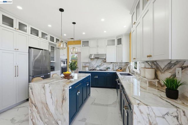 857 Bridgeway Cir, El Sobrante, CA 94803