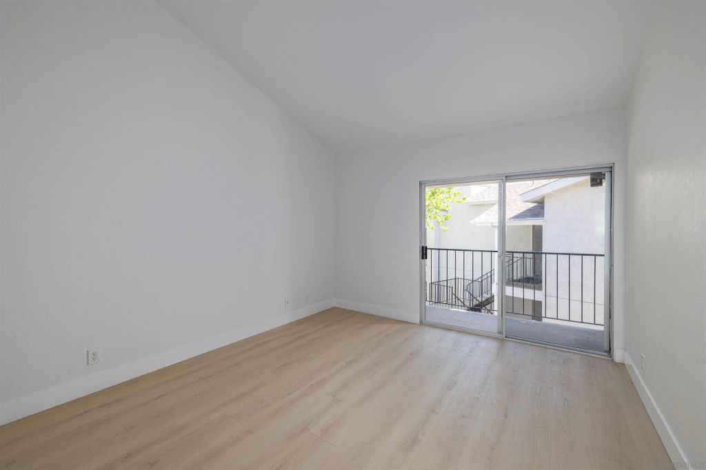 3020 Cowley Way 305, San Diego, CA 92117