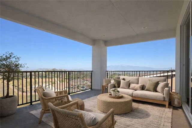 16765 La Bella Villa, Riverside, CA 92503