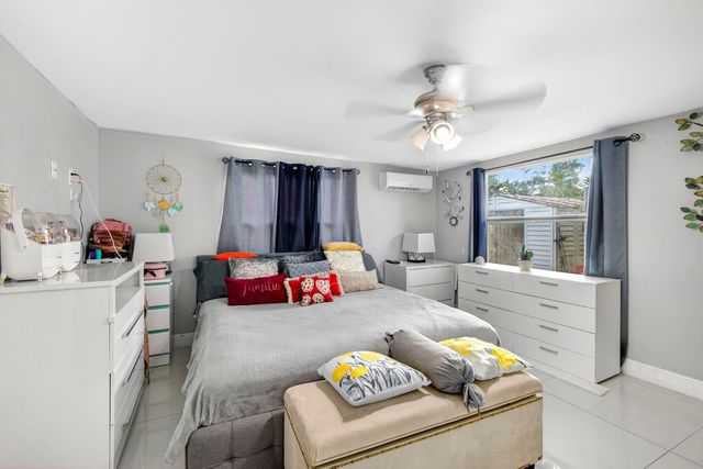 2673 NW 59th Ave, Margate, FL 33063