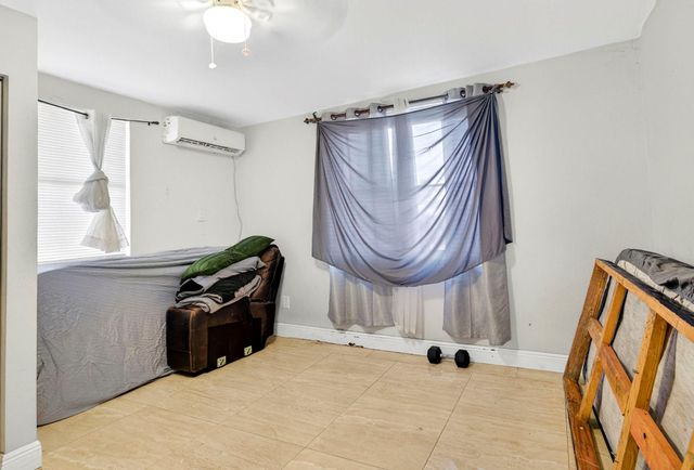 2673 NW 59th Ave, Margate, FL 33063