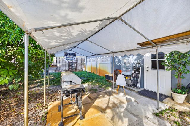 2673 NW 59th Ave, Margate, FL 33063