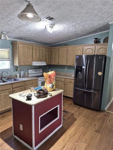 7616 Marx DR, North Fort Myers, FL 33917