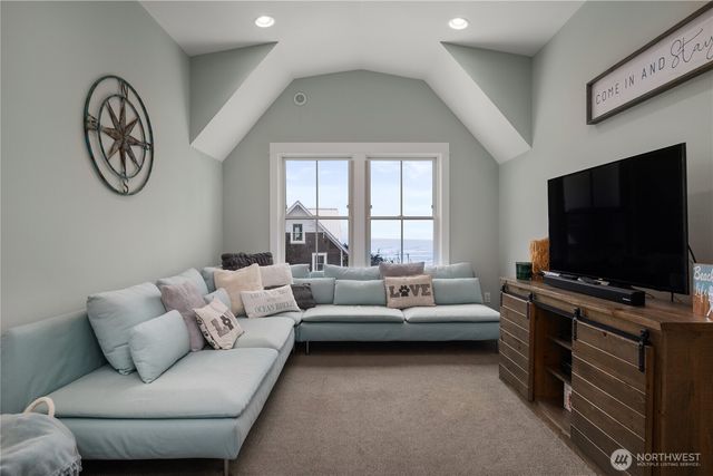 78 Pacifica Lane, Pacific Beach, WA 98571