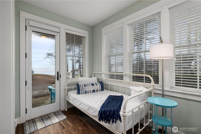 78 Pacifica Lane, Pacific Beach, WA 98571