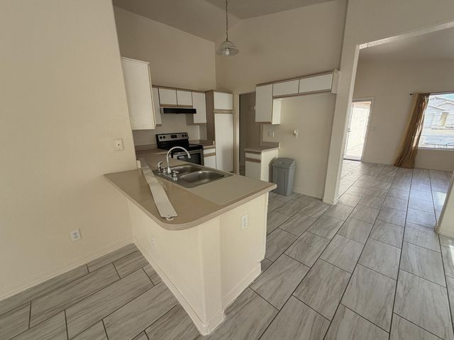8563 W Mission Lane, Peoria, AZ 85345