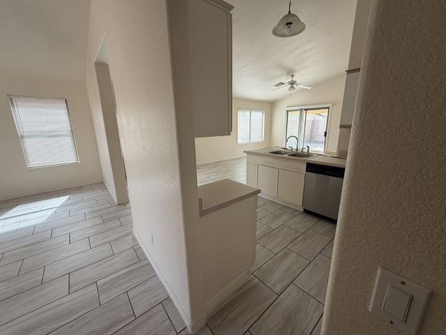 8563 W Mission Lane, Peoria, AZ 85345