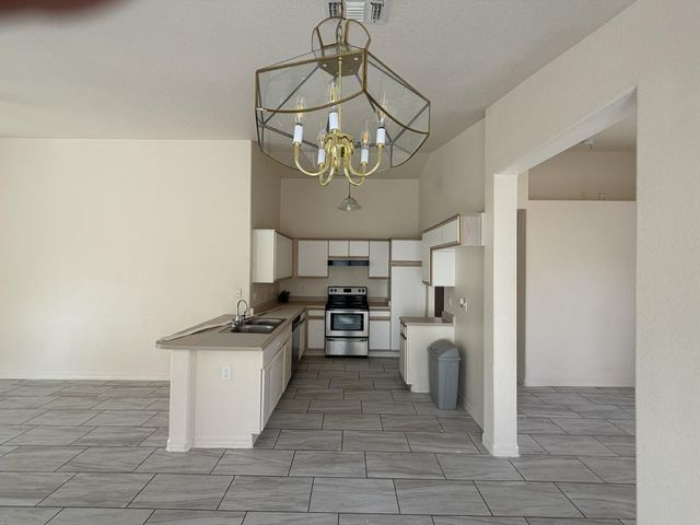 8563 W Mission Lane, Peoria, AZ 85345