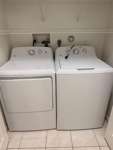 9040 NW 54th St 9040, Sunrise, FL 33351