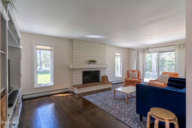 15 Roberts Lane, Saratoga Springs, NY 12866