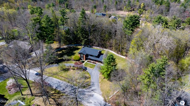 15 Roberts Lane, Saratoga Springs, NY 12866