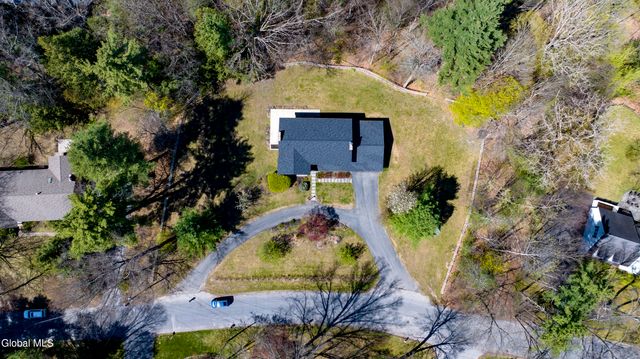 15 Roberts Lane, Saratoga Springs, NY 12866