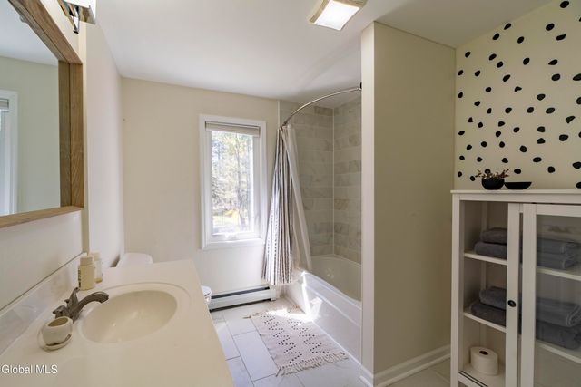 15 Roberts Lane, Saratoga Springs, NY 12866