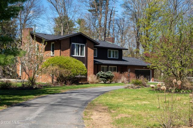15 Roberts Lane, Saratoga Springs, NY 12866