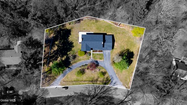 15 Roberts Lane, Saratoga Springs, NY 12866