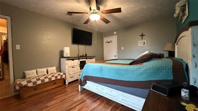 430 Enfield Drive, Highlands, TX 77562