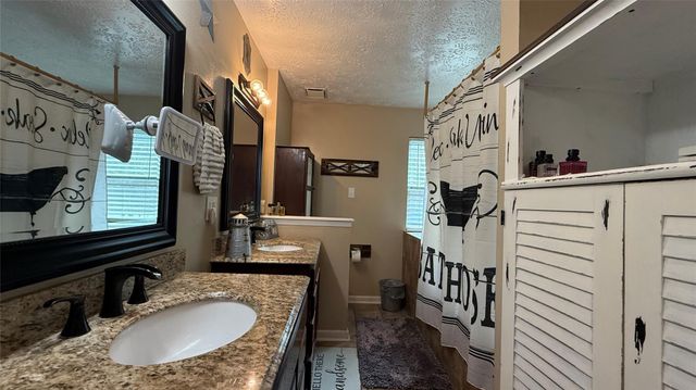 430 Enfield Drive, Highlands, TX 77562