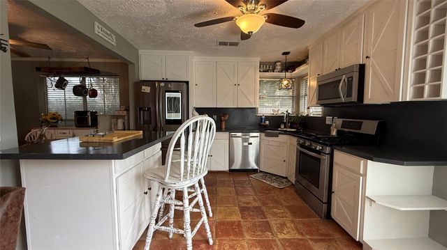 430 Enfield Drive, Highlands, TX 77562