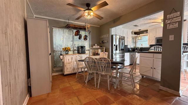 430 Enfield Drive, Highlands, TX 77562
