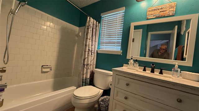 430 Enfield Drive, Highlands, TX 77562