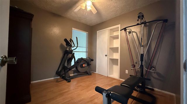 430 Enfield Drive, Highlands, TX 77562