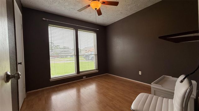 430 Enfield Drive, Highlands, TX 77562