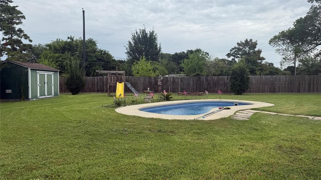 430 Enfield Drive, Highlands, TX 77562