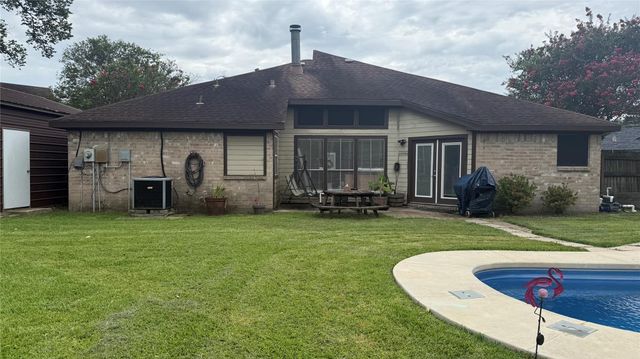 430 Enfield Drive, Highlands, TX 77562