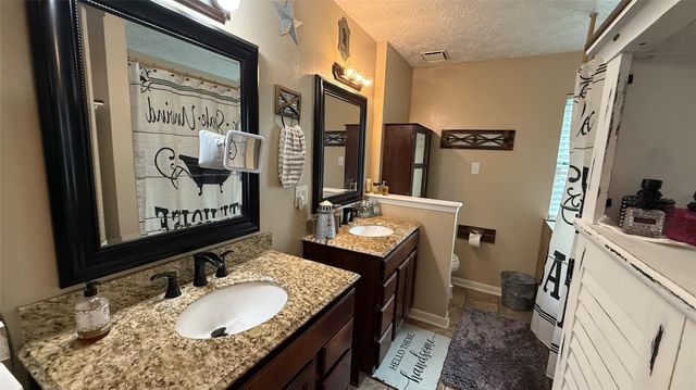 430 Enfield Drive, Highlands, TX 77562