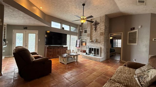 430 Enfield Drive, Highlands, TX 77562