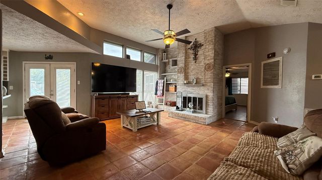 430 Enfield Drive, Highlands, TX 77562